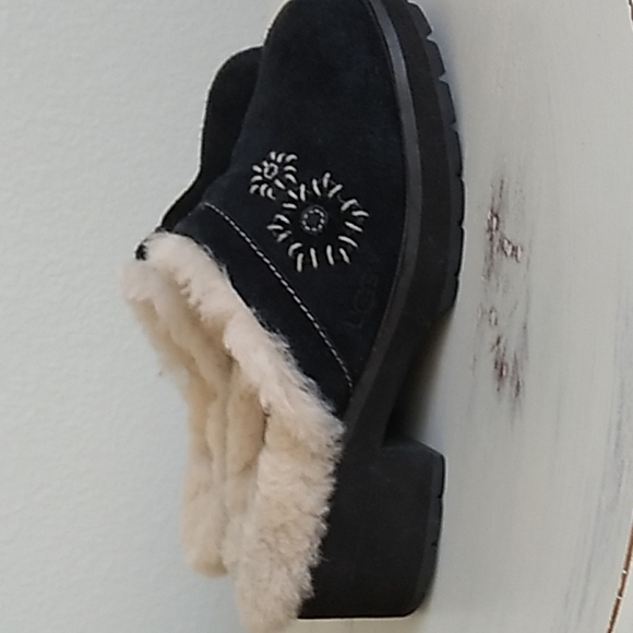 UGG Black  Sheepskin Lined Clogs Girls Youth 5237 - Picture 6 of 16